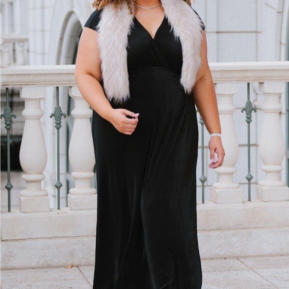 Athena Pleated Maxi Dress - Picture 4 of 8